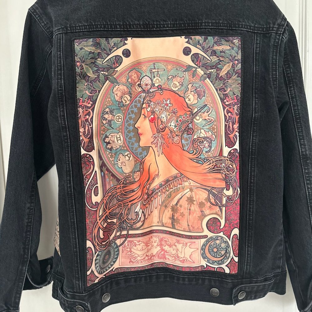 BNWT Alphonse Mucha & Forever 21 collab Art Nouveau Jean Denim Jacket
